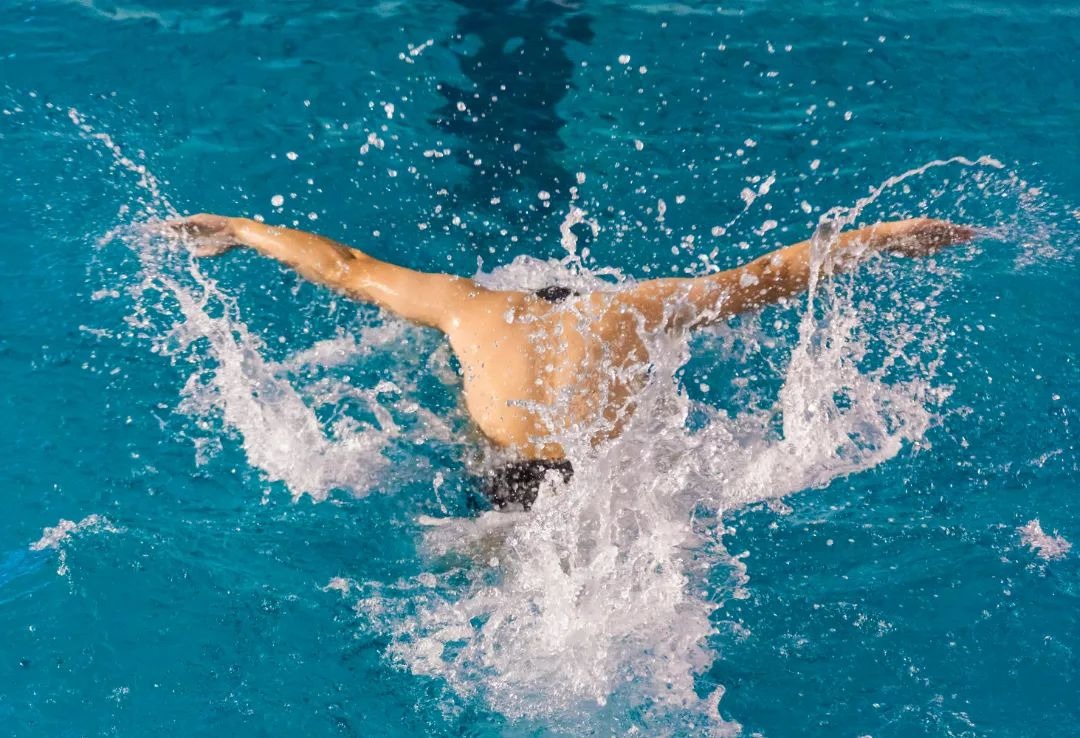 梅西以两次助攻助国际迈阿密首度称霸全美，引发海外球迷热议