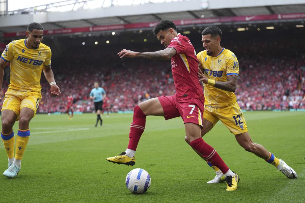 格雷米奥扳平后，主帅梅内塞斯与球迷发生口角并向其竖中指